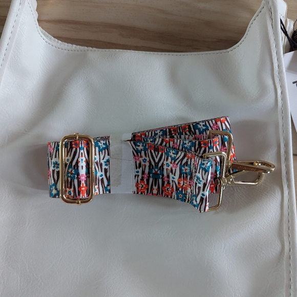 Ahdorned Faux Leather Messenger Crossbody w/ Fashion Strap White floral - Picture 5 of 8